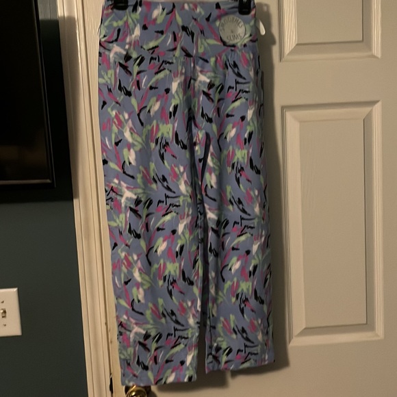 Slender Shapes
Women's Printed Knit Capris - Blue - Picture 3 of 5